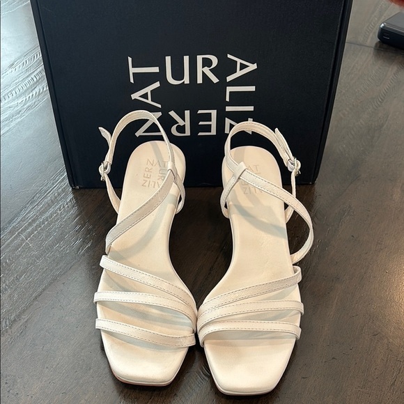 Naturalizer 9W Wide Width Galaxy Warm White Women's Elegant Sandals - Picture 2 of 11